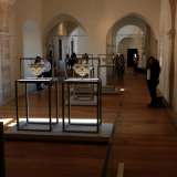 L�ambiente successivo � la sala Normanna o �degli erratici lapidei�, in cui sono esposti elementi architettonici e scultorei e lastre con iscrizioni e decori